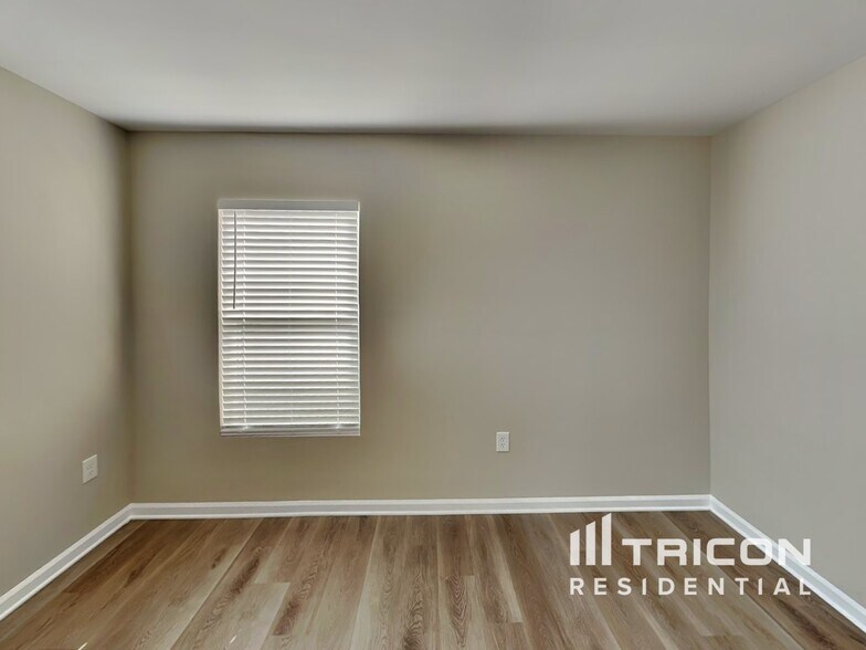 Building Photo - 305 Lameshur Ln