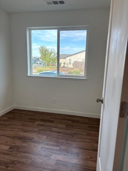 Building Photo - 506 Janell Ct