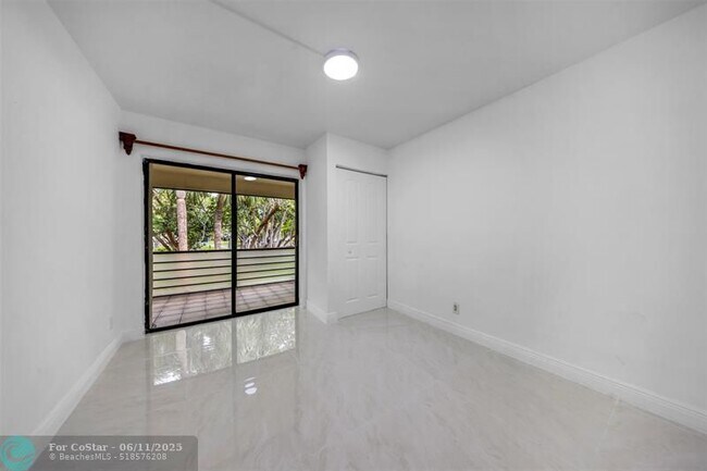 Building Photo - 2300 S Cypress Bend Dr