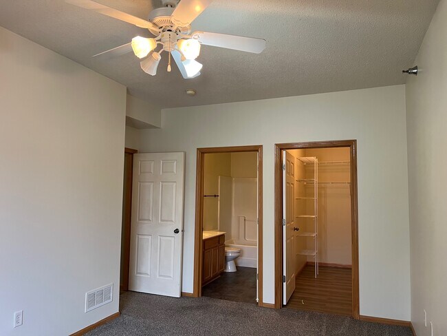 Building Photo - 2323 E Porter Ave