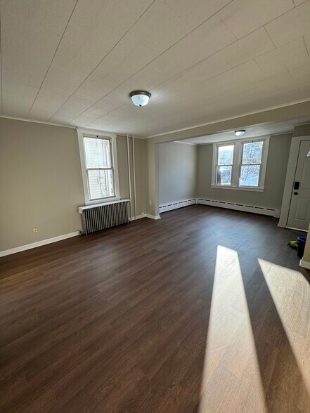 Building Photo - 206 Coal St