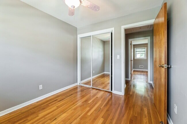Building Photo - Bergenfield NJ Split Level Spacious Single Family home