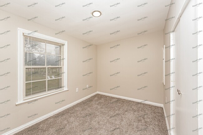 Building Photo - 1585 Sheffield Rd