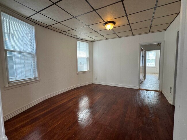 Building Photo - 98 W 47th St