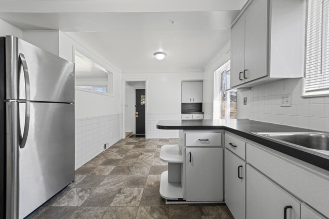 Building Photo - 22055 Elmwood Ave