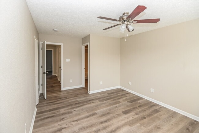 Building Photo - 831 Littleton Dr