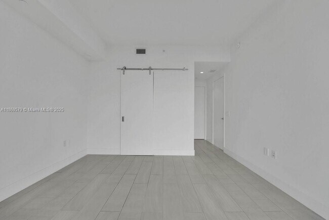 Building Photo - 2000 Metropica Wy