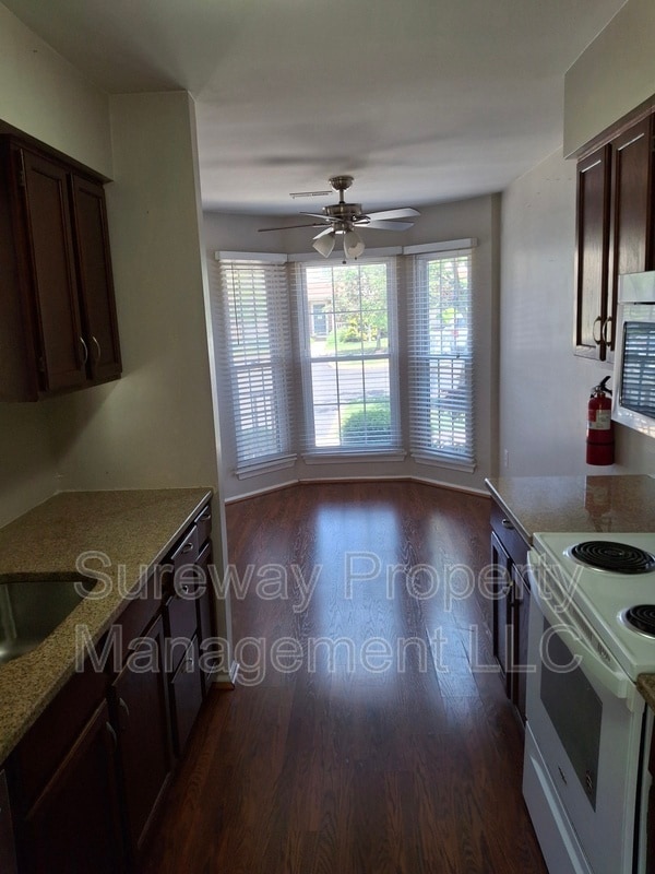 Building Photo - 127 Crown Prince Dr