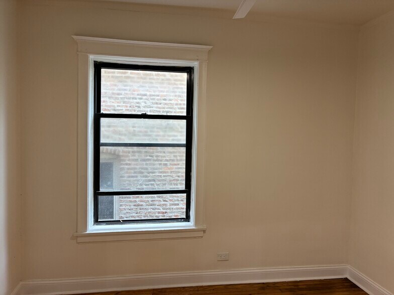 Building Photo - 6142 S Rhodes Ave