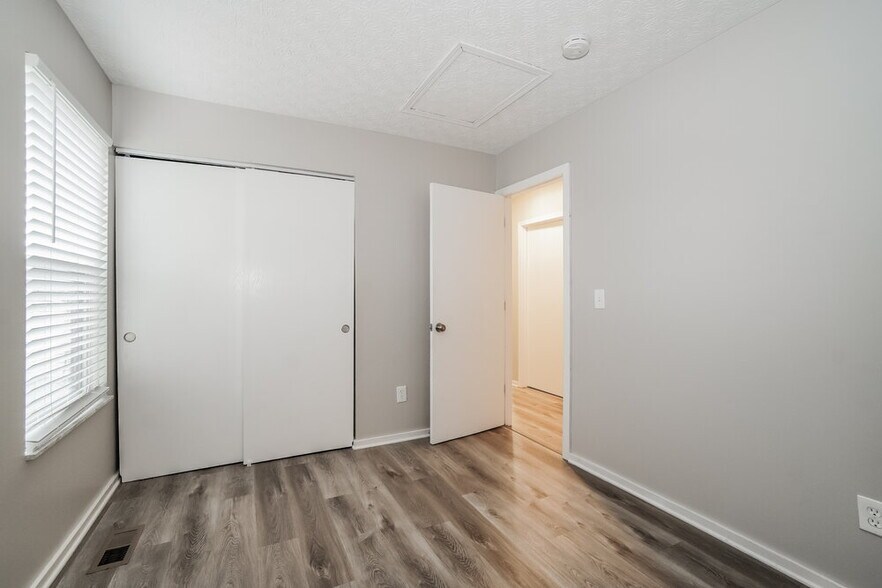 Building Photo - 810 Sumter St