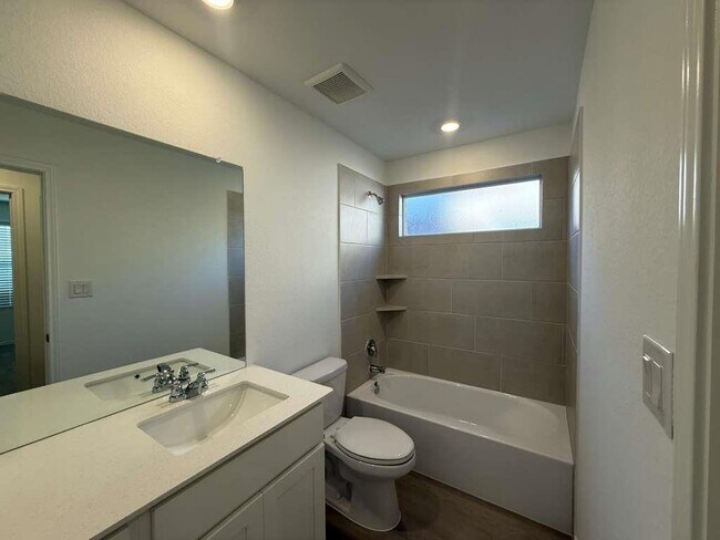 Building Photo - 569 Sormonne Lp