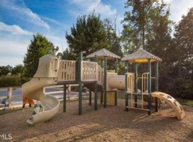 Building Photo - 93 Greenfield Dr