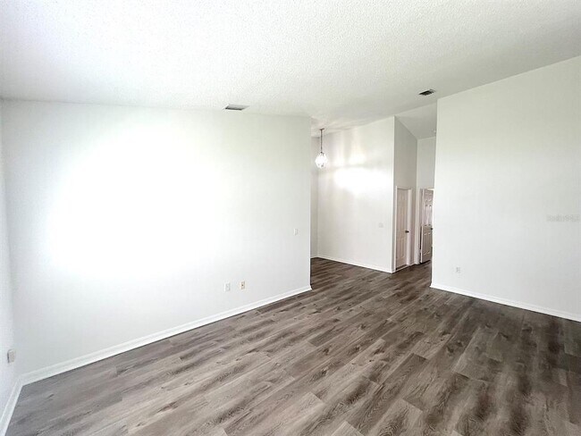 Building Photo - 113 Eastwood Dr