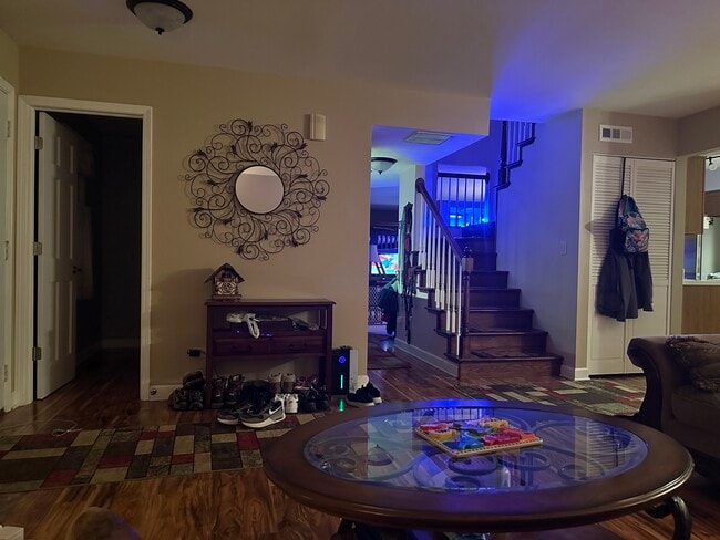 Building Photo - 716 Greenmeadow Ct