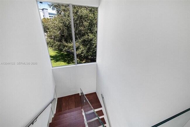 Building Photo - 200 SW 32nd Rd