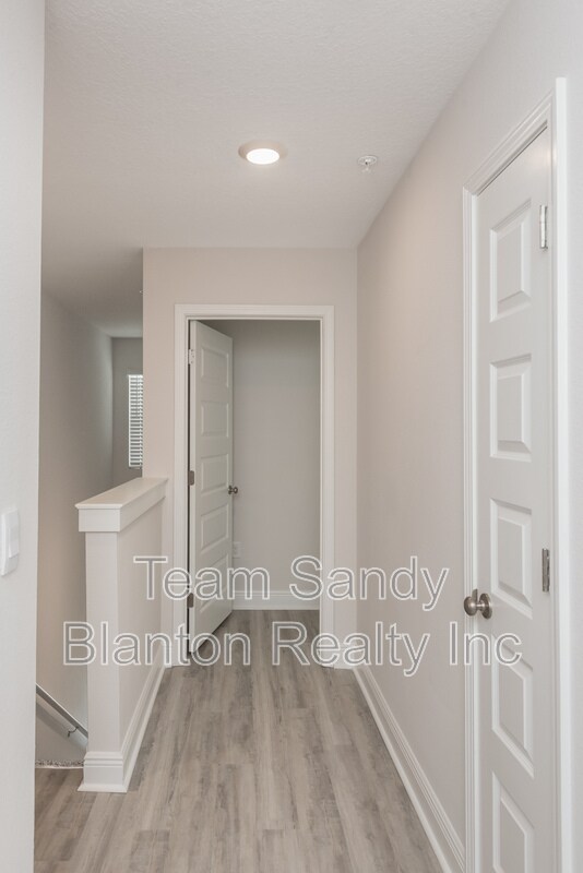 Building Photo - 8706 Meadow Flower Ln