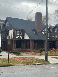 Building Photo - 555 W 6th St