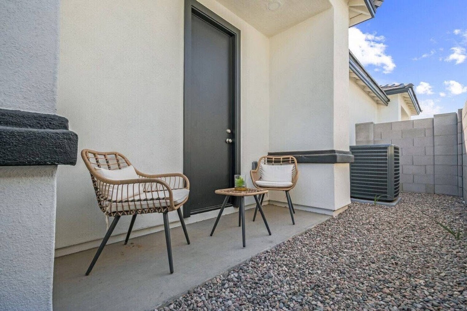 Building Photo - 6606 W Paradise Ln