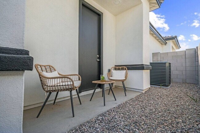 Building Photo - 6606 W Paradise Ln