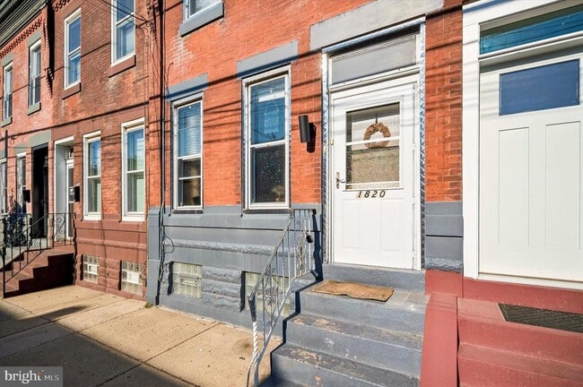 Building Photo - 1820 N Mascher St