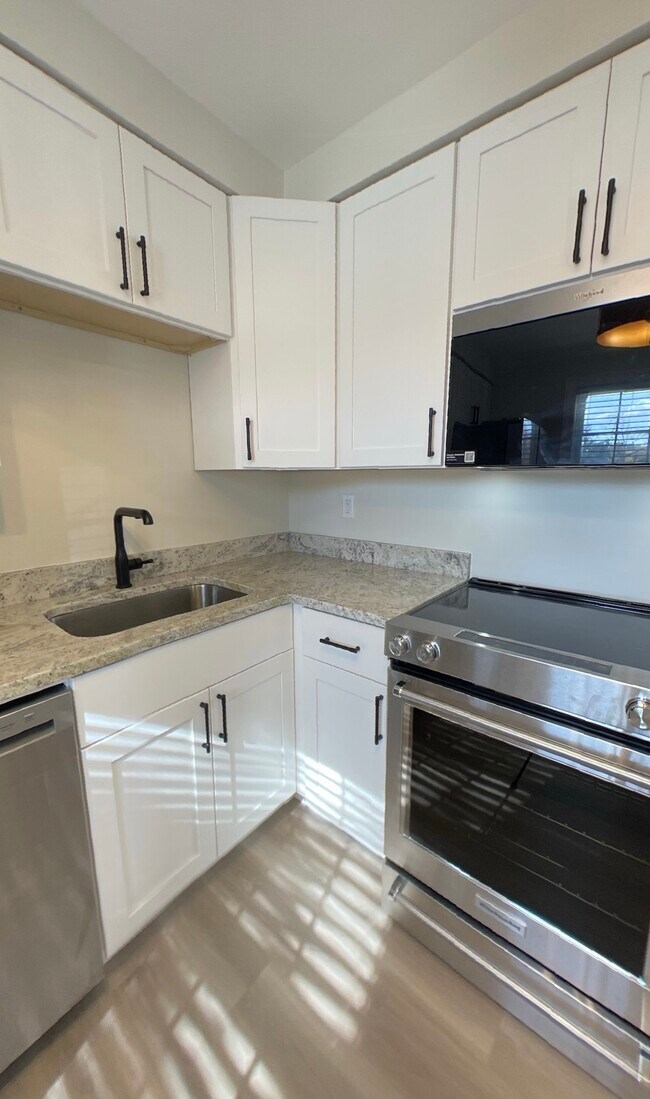 Building Photo - 1761 Aberdeen Cir