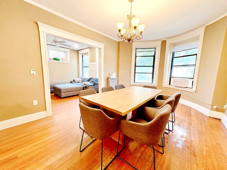 Primary Photo - 184 Saint Paul St