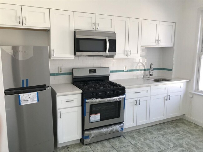 Building Photo - 1218 79th St