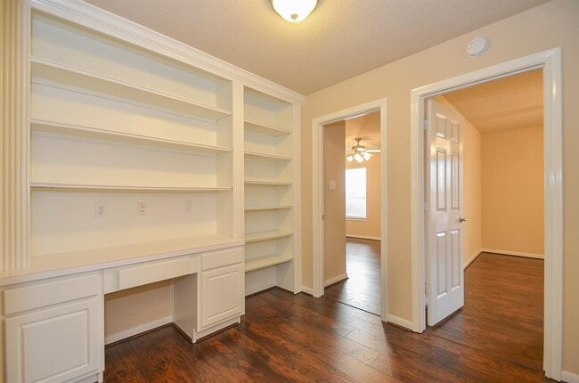 Building Photo - 24643 Hampton Lakes Dr