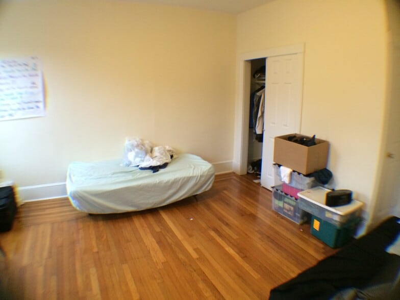 Building Photo - 19 Fairbanks St