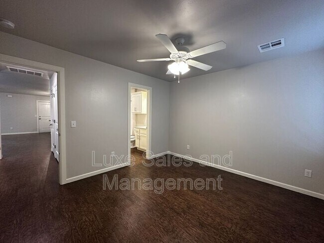 Building Photo - 11416 N Lincoln Blvd