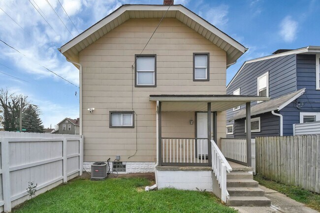 Building Photo - 626 E Jenkins Ave