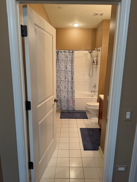 Building Photo - 151 W Wing St