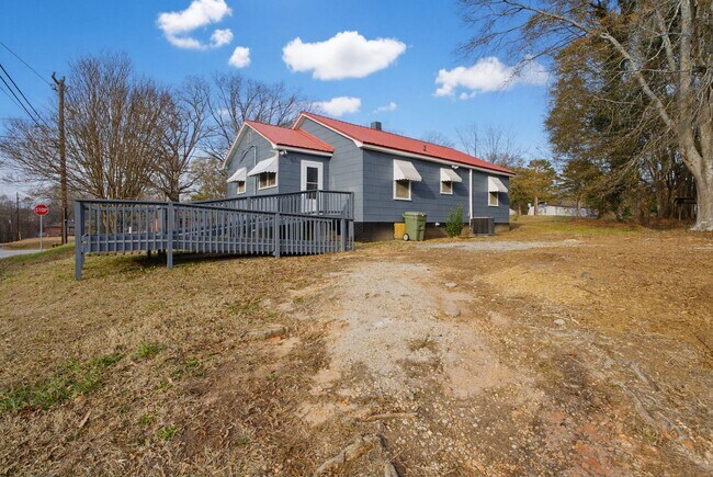 Building Photo - 3 Bedroom Newly Renovated Home in Central SC