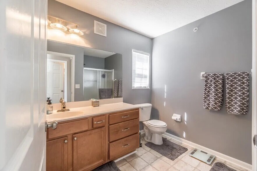 Building Photo - 1070 Larkspur Ct