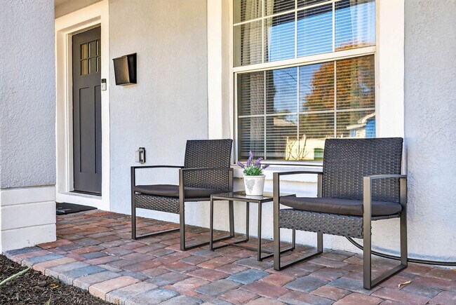 Building Photo - 310 W Warren Ave