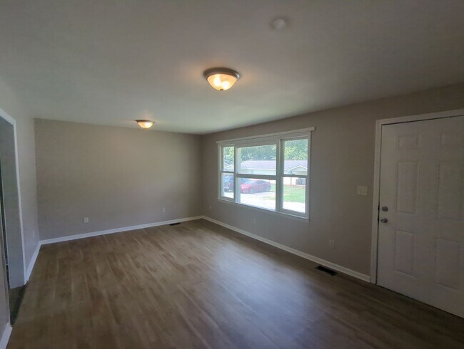 Building Photo - 116 2nd St