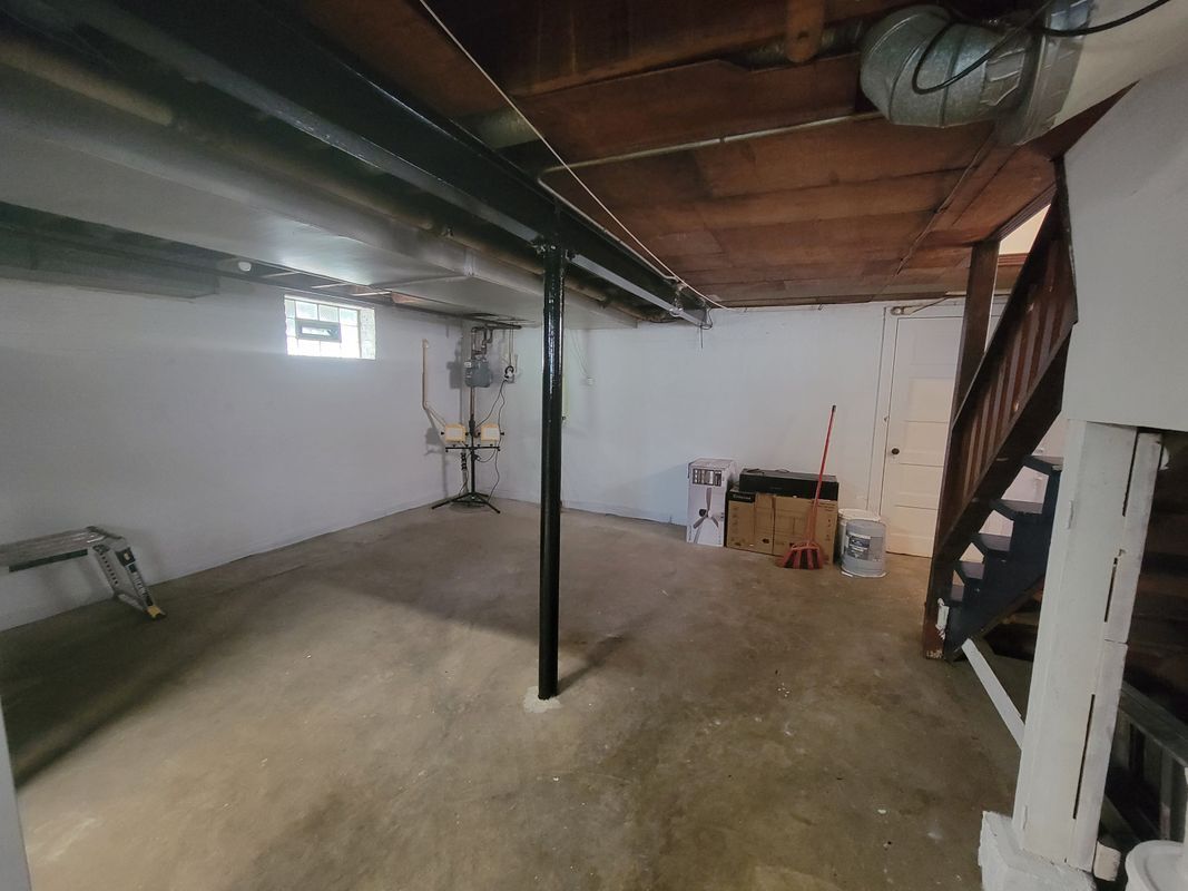 Building Photo - 10529 S Eberhart Ave