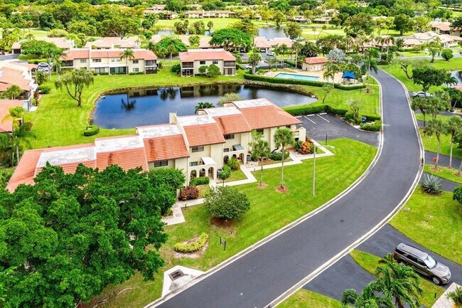 Building Photo - 8566 Casa Del Lago