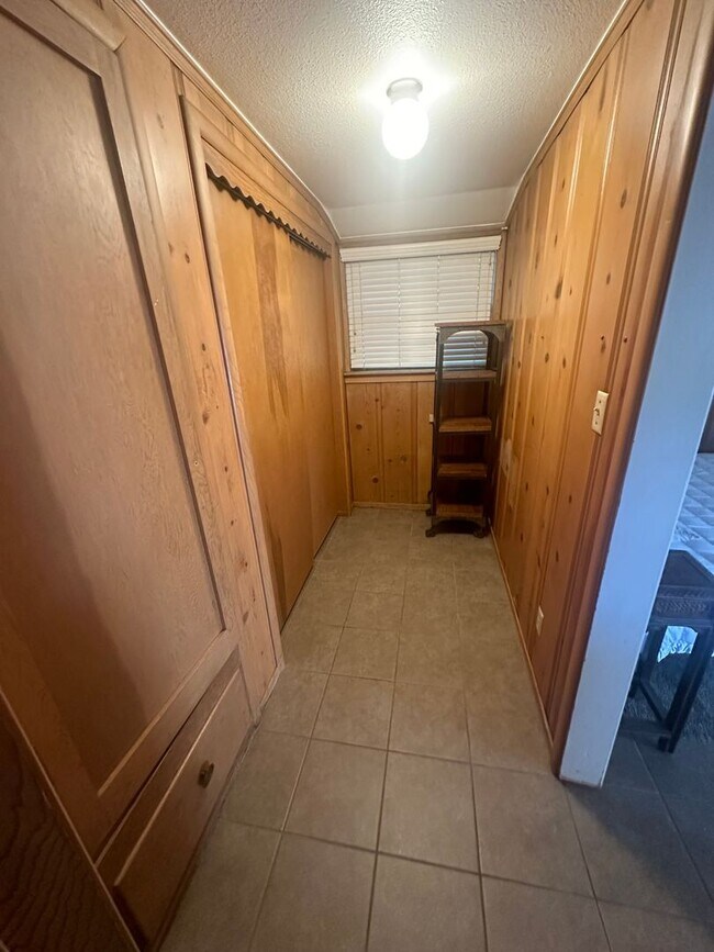 Building Photo - 520-520 Sycamore Ave