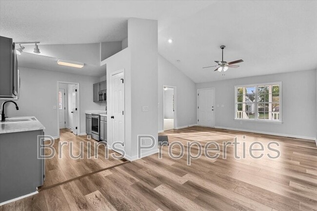 Building Photo - 3011 Butterwood Dr