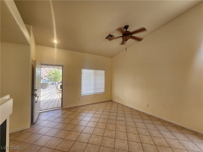 Building Photo - 1405 Iron Springs Dr