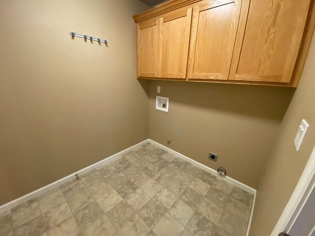 Building Photo - Great 3 Bedroom 2 Bath House on the West side!