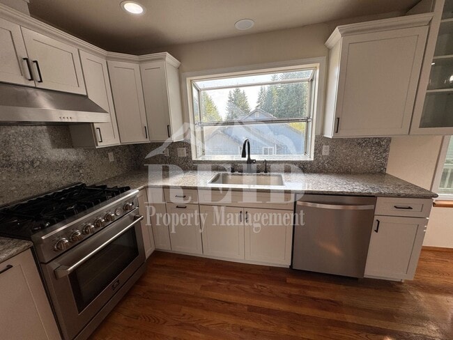 Building Photo - 979 NW Calypso Cir