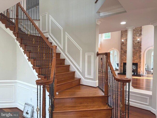 Building Photo - 6529 Fairlawn Dr