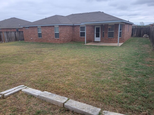 Building Photo - Great 5 bedroom in Killeen for even BETTER...