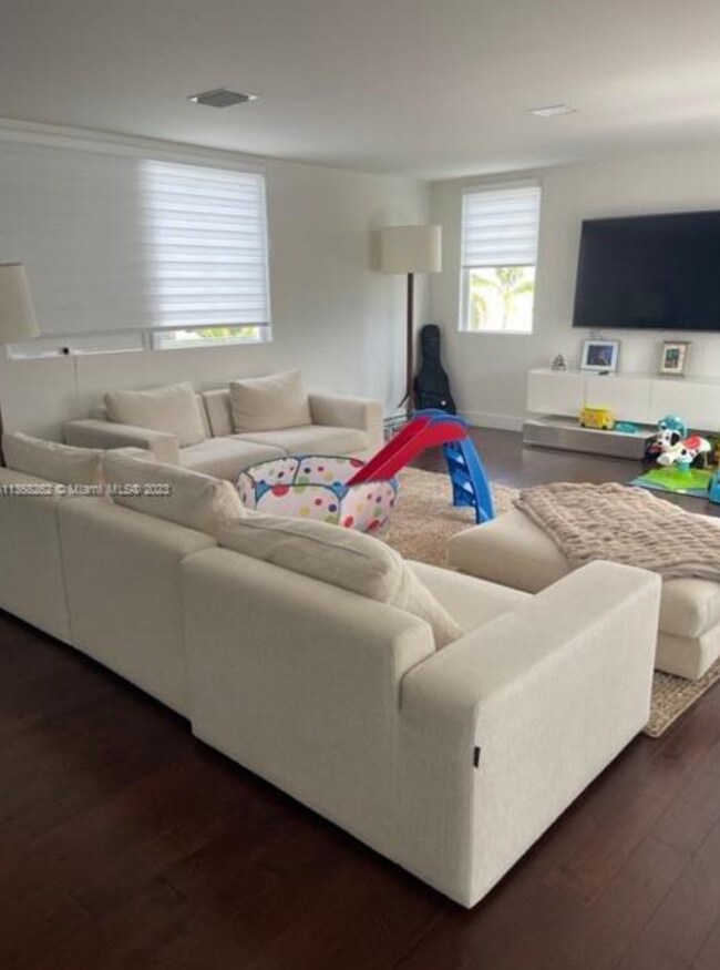 Building Photo - 10045 NW 76th Ter