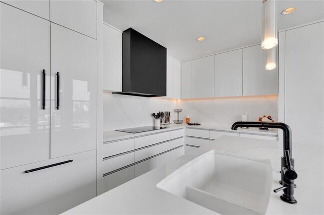 Building Photo - 2233 Peachtree Rd NE