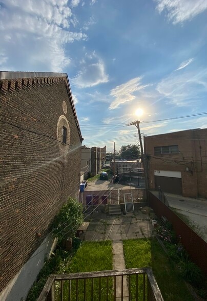 Yard - 3530 S Hoyne Ave