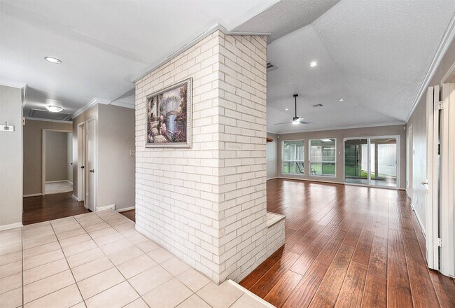 Building Photo - 12302 Piping Rock Dr