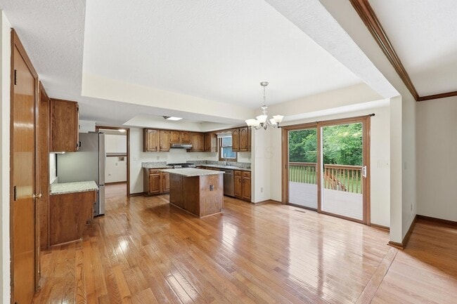 Building Photo - 7666 Windwood Dr